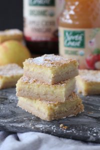 Gluten-Free Apple Bars from the Whole Smiths! Naturally sweetened and so delicious!