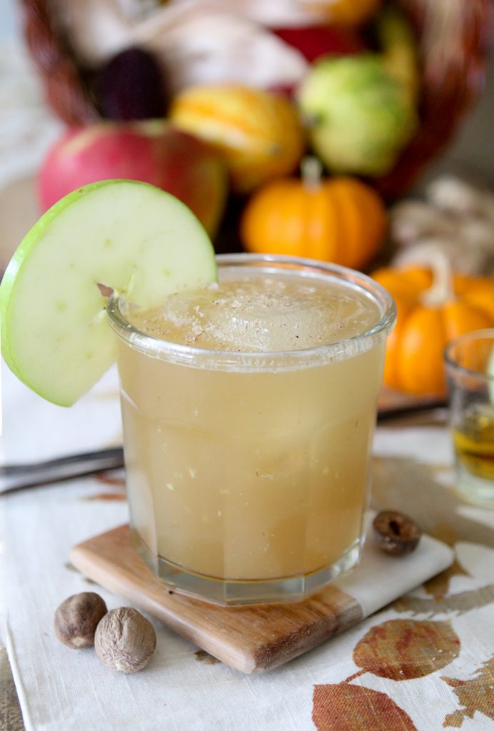 An easy-to-make Ginger Bourbon Cider cocktail that's perfect for your Thanksgiving guests along with a full Thanksgiving spread brought to you in collaboration with my friends at Whole Foods Market.