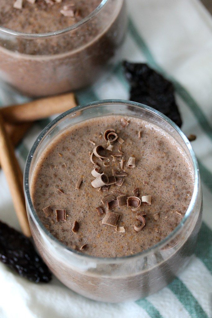 An easy-to-make paleo Mexican Hot Chocolate Protein Chia Pudding from the Whole Smiths in collaboration with Rootz Nutrition. 