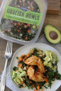 Southwest Chipotle Bowls from The Whole Smiths. Loaded with healthy veggies like cauliflower, kale and more!